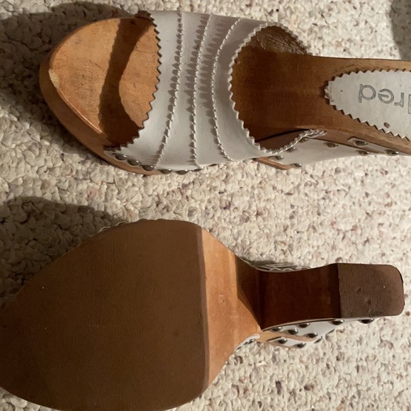 RED - Picture 5 of 5